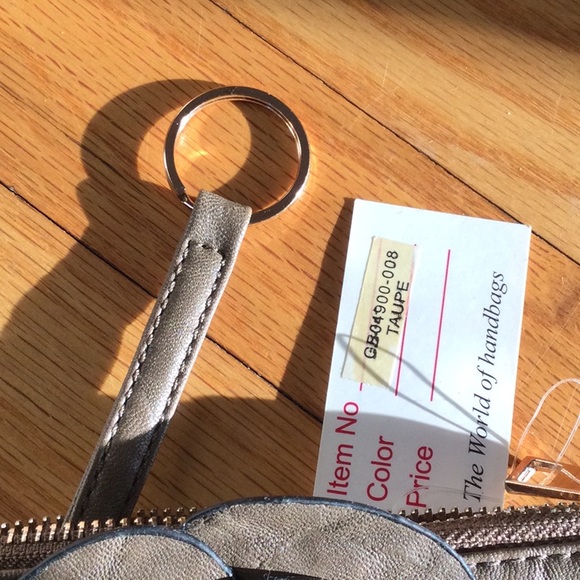 Small clutch purse.  Taupe with decoration. - Picture 5 of 6